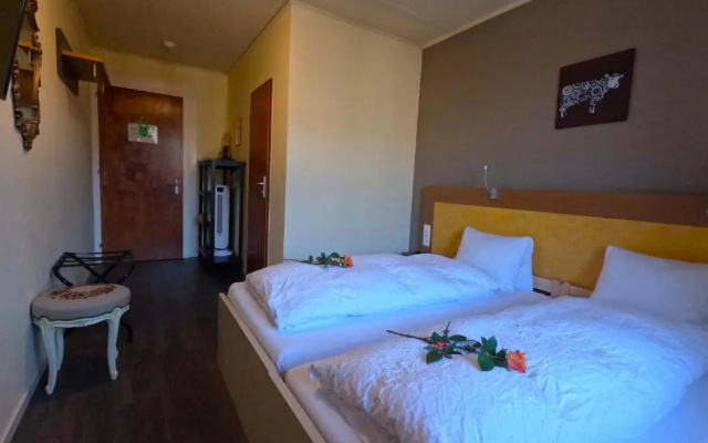 Alpenrose Hotel & Gardens