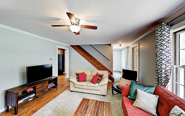 Jodys Acre - 4 Br Home