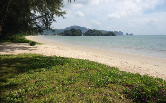 Sand Beach Bungalow