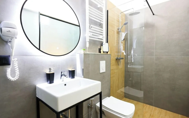 Grandstay Central 101