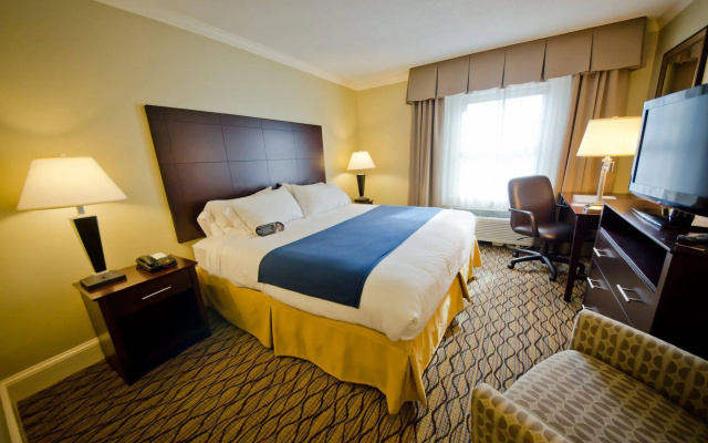 Holiday Inn Express & Suites Merrimack – Nashua by IHG