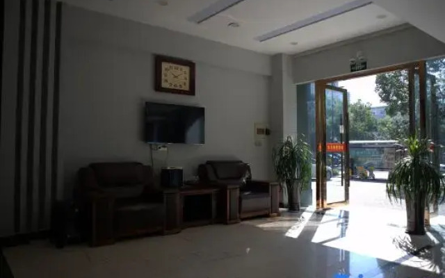 Huaji Business Hotel