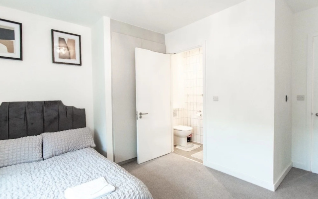 Brand New Luxurious 2-bed Apartment in Barking