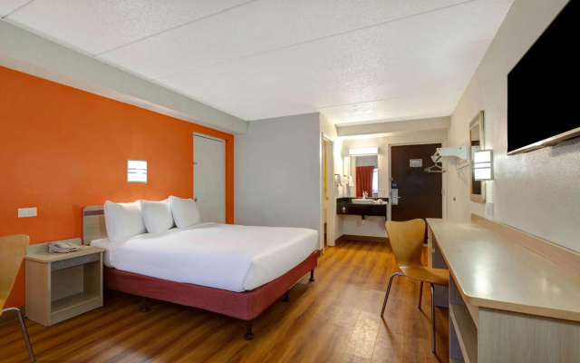 Motel 6 Lakeville, MN - South - Lakeville