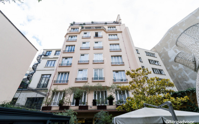 Отель Atala Champs Elysées вид на фасад