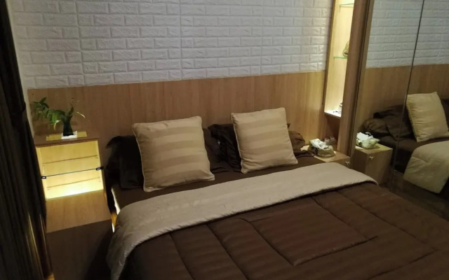 Pleasant Tifolia Studio Cozy Room In Kelapa Gading