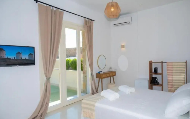 Adyton Luxury Suites Mykonos Poolside Luxury