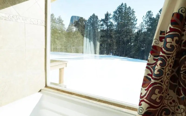 Devils Tower Lodge (Bed and Breakfast)