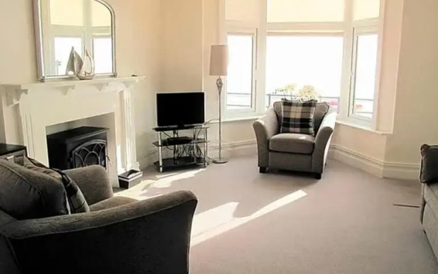 Seafront house with garden seating and stunning sea views!
