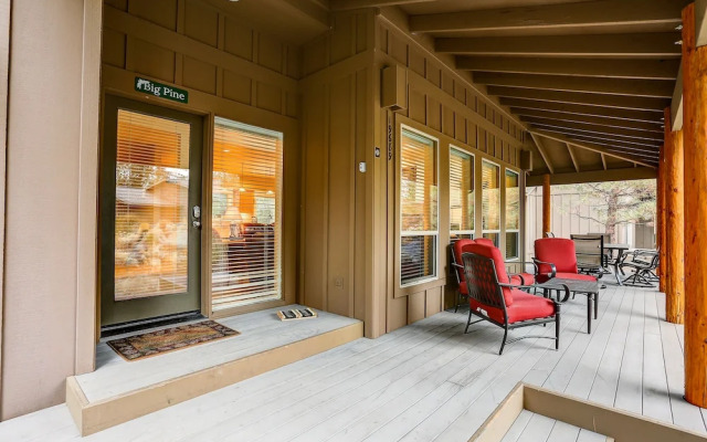 Big Pine Home with Hot Tub Close to Deschutes River Trail by RedAwning