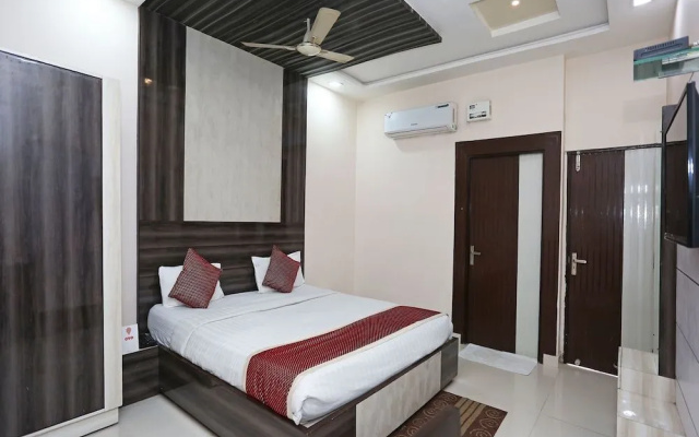 OYO 3202 Hotel Gayatri Residency