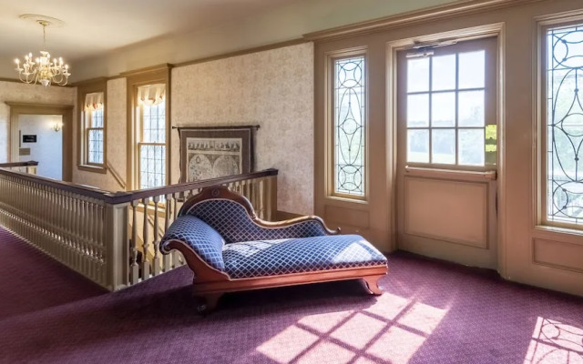 White Springs Manor a Belhurst Property