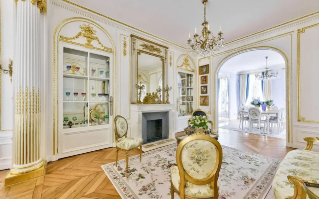 Noble Luxury Residence in the Heart of Paris