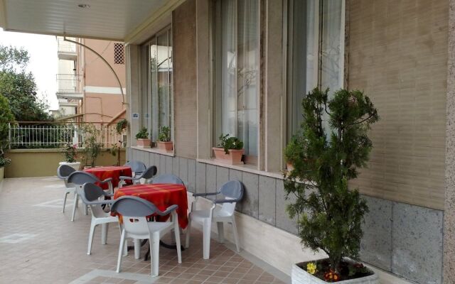 Hotel Fleming Фьюджи вид на фасад
