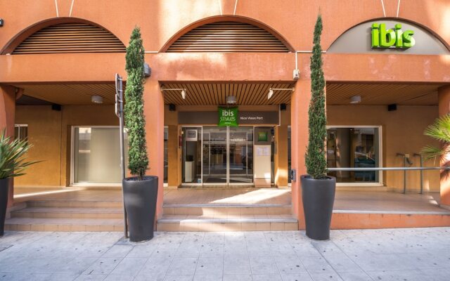 Отель ibis Styles Nice Vieux Port Франция, Ницца - 10 отзывов об отеле, цены и фото номеров - забронировать отель ibis Styles Nice Vieux Port онлайн вид на фасад