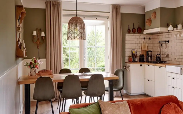Flamboyant Farmhouse in Baarlo With Hot Tub, Garden