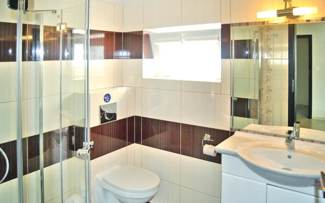 Terraced house with swimming pool and sauna, Sieciemin