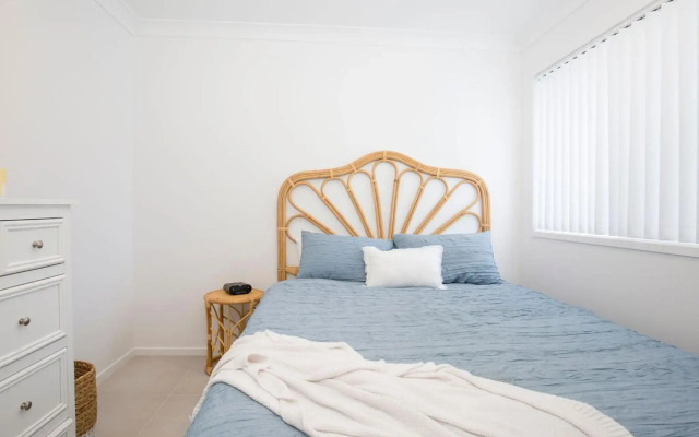 Sandy Feet Retreat - Pet Friendly - 1 Min Walk to Beach