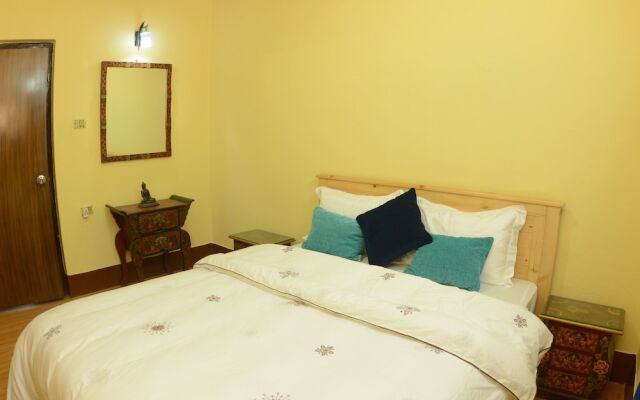 Отель Kathmandu Nomad Apartment Непал, Катманду - отзывы, цены и фото номеров - забронировать отель Kathmandu Nomad Apartment онлайн вид на фасад