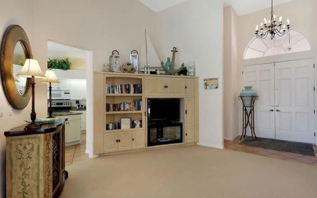 Colonial Ave Home