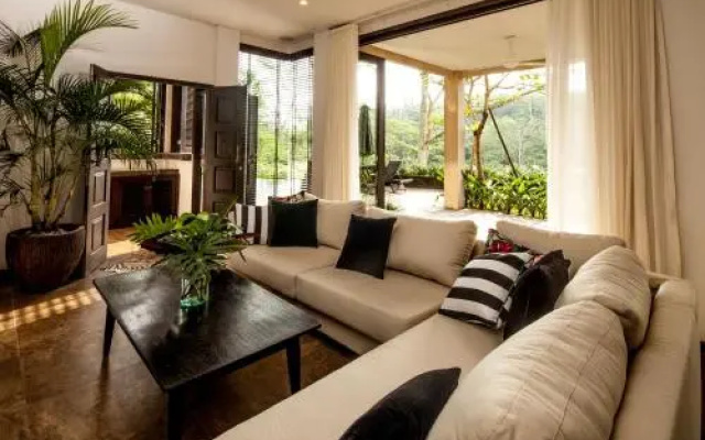 Villa Naga Putih