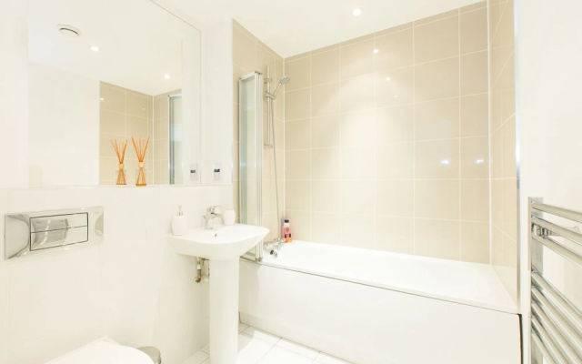 Two Bedroom Apartment Aldgate