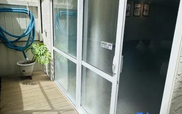 Large 1Br Suite and Private Lounge