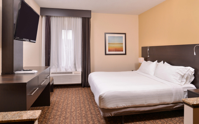 Holiday Inn Express & Suites Topeka West I-70 Wanamaker by IHG
