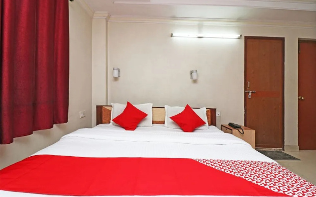 OYO 29941 Hotel Hukum Palace