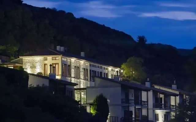 Ampelos Hotel