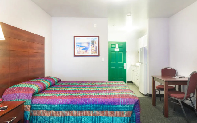 Savannah Suites