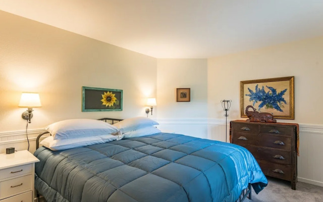 S 1425 2 Bedroom Condo by RedAwning
