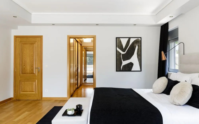 Eos Urban Villa by Upstreet