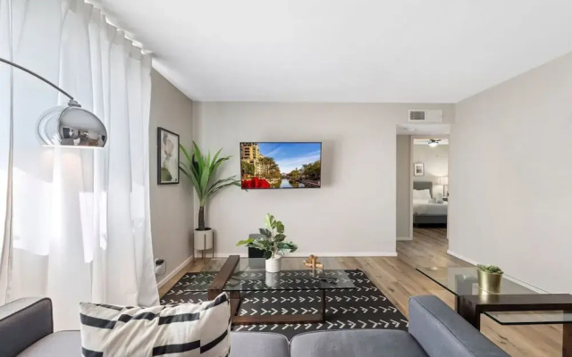 Fashion Square Apt8