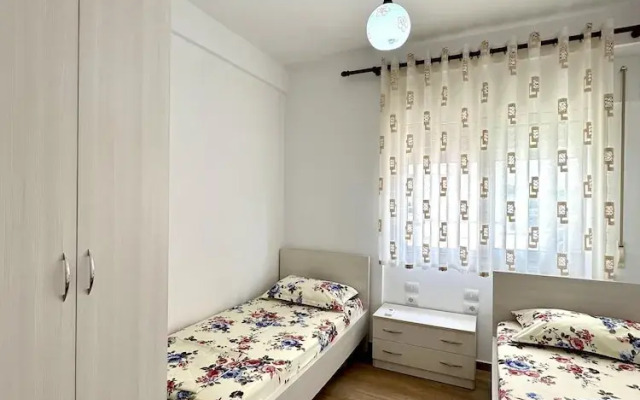 Lovely 2-bed Apartment in Gjiri i Lalzit