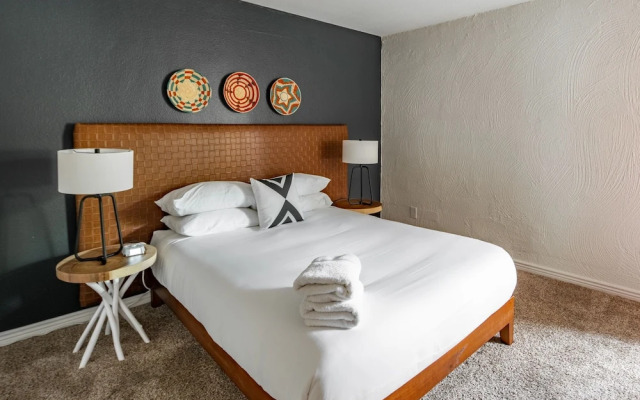 WanderJaunt Henley 1BR Scottsdale