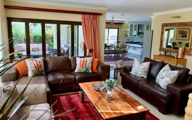 Westlake Waterfront Villa - Entire Villa
