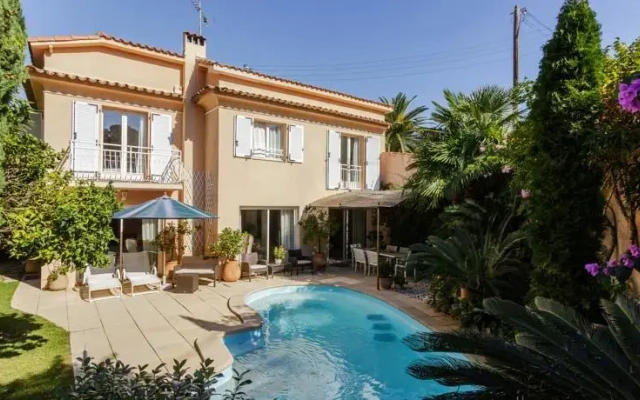Squarebreak - House on the cap dAntibes
