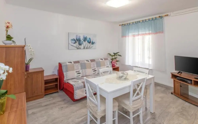 Comfortable Apartment in Umag With Parking Space