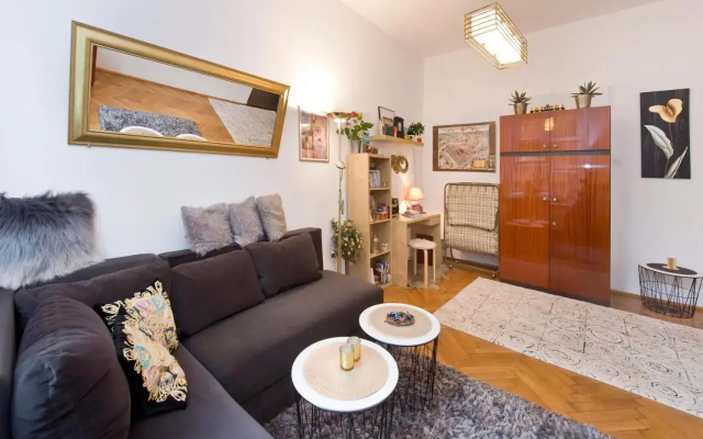 Old Town Veranda Apartment