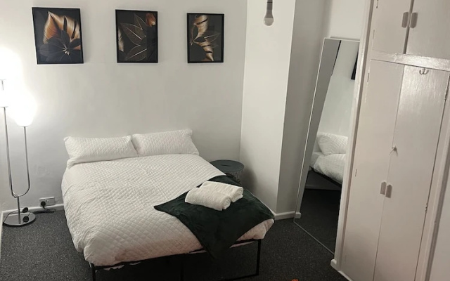 a two Bedroom Cosy Hideaway Based in Greenwich