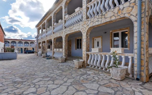 Homely Apartment in Vir With Balcony