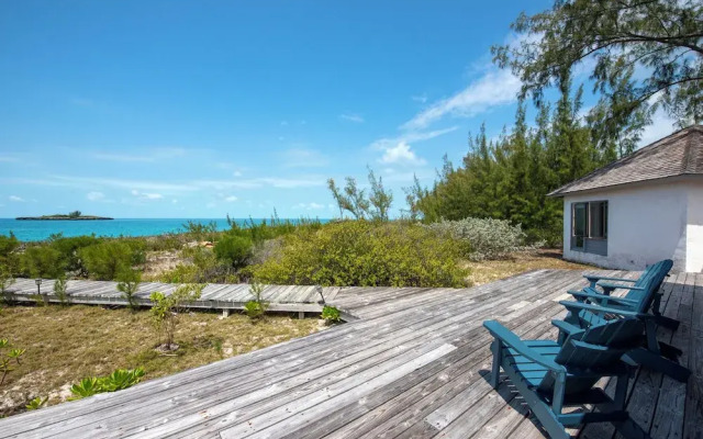 Pink Sands Retreat: Secluded Estate With Pool
