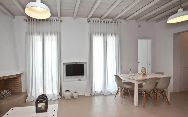 White Tinos Luxury Suites
