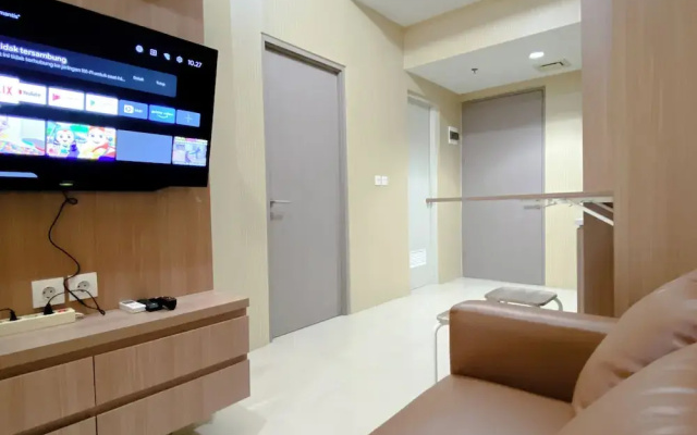 Minimalist And Enjoy Living 1Br Vasanta Innopark Apartment