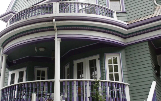 Coolidge Corner Guest House