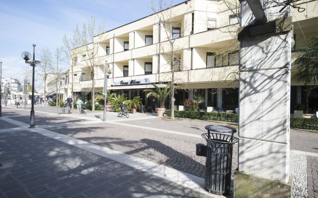 Отель Terme Milano Италия, Абано-Терме - 1 отзыв об отеле, цены и фото номеров - забронировать отель Terme Milano онлайн вид на фасад