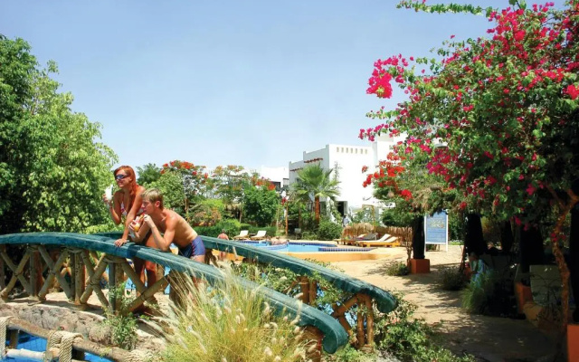 Herrmes Hostel أجانب فقط (Adults Only)