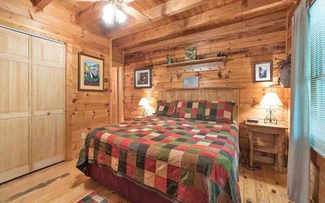 Bear's Den by Jackson Mountain Rentals