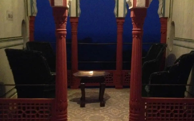 Hotel Fort Madhogarh